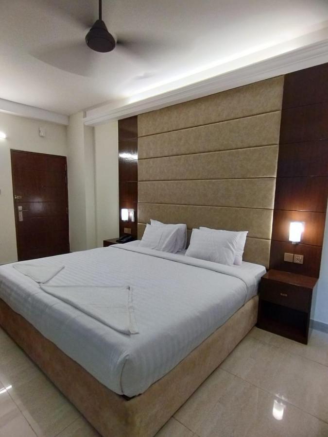 White Park Hotel & Suites Chittagong Exterior photo