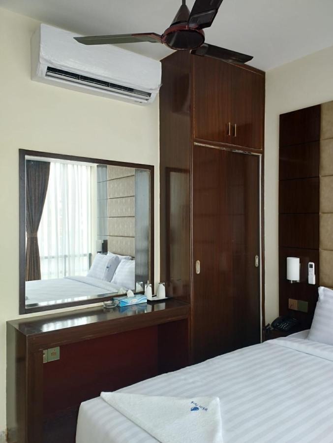 White Park Hotel & Suites Chittagong Exterior photo