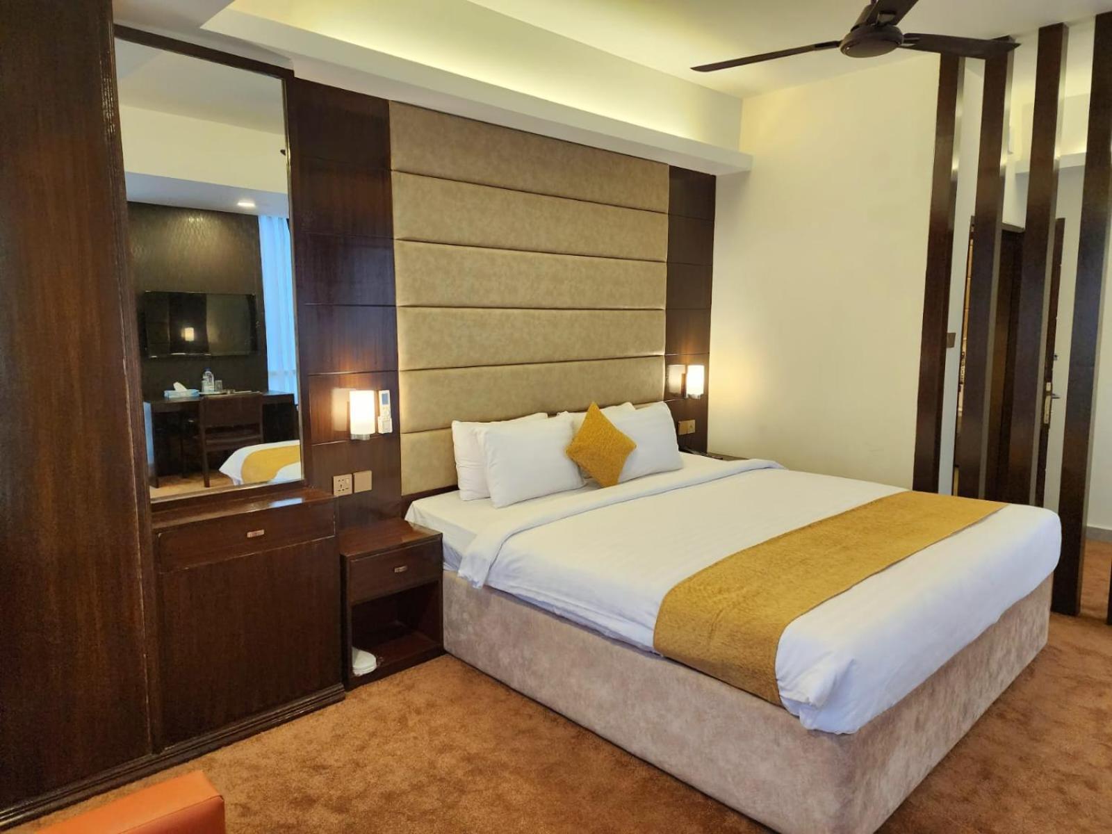 White Park Hotel & Suites Chittagong Exterior photo