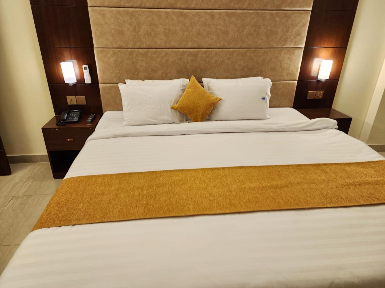 White Park Hotel & Suites Chittagong Exterior photo