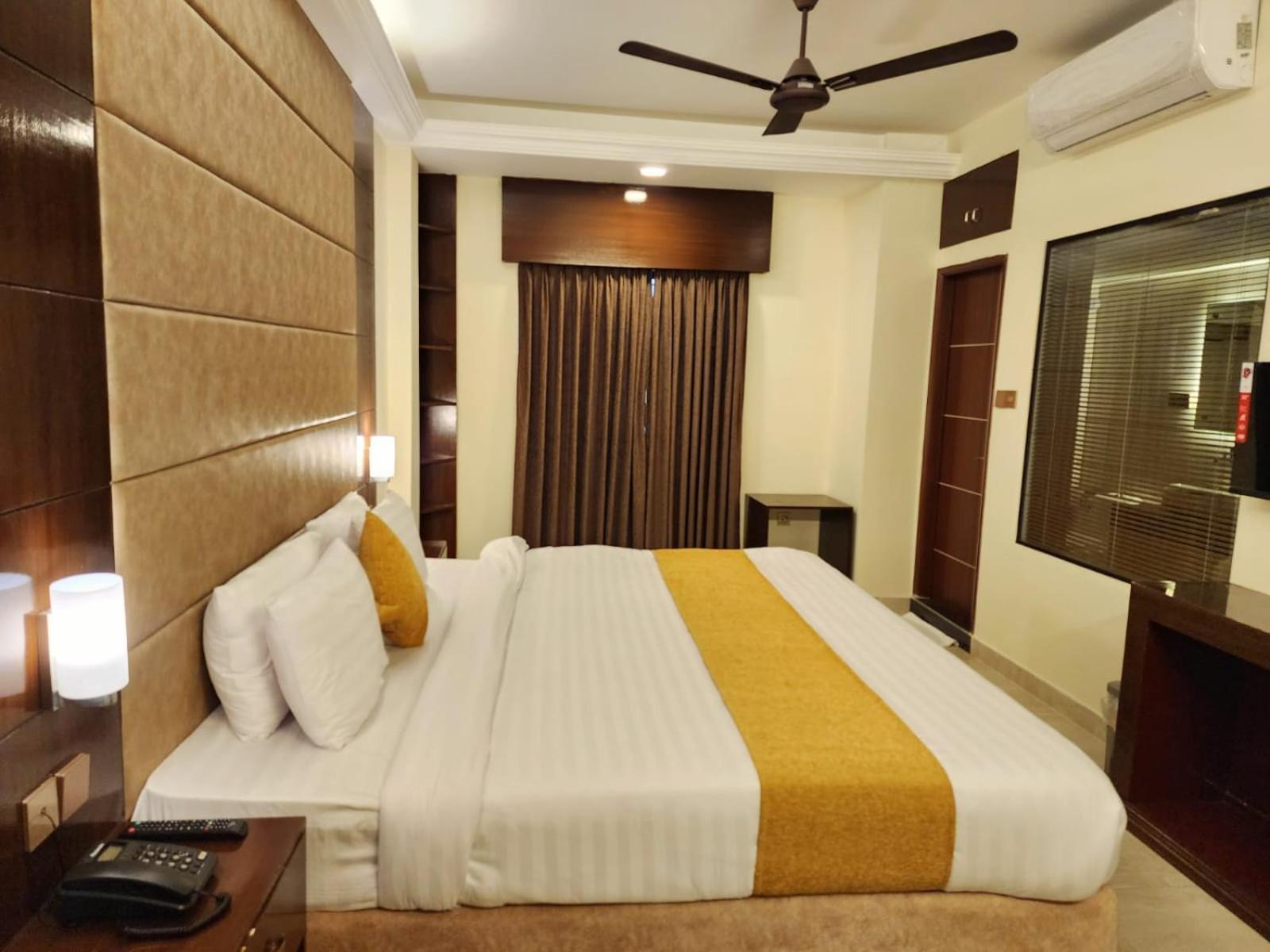 White Park Hotel & Suites Chittagong Exterior photo