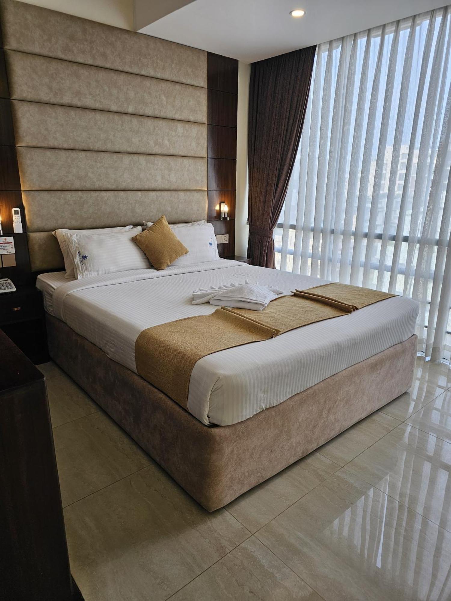 White Park Hotel & Suites Chittagong Exterior photo